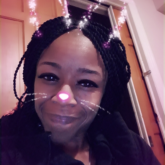 Meet your Posher, Nicole - Picture 7 of 16